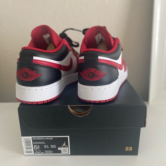 Air Jordan 1 Low - White/Gym Red - Picture 5 of 9